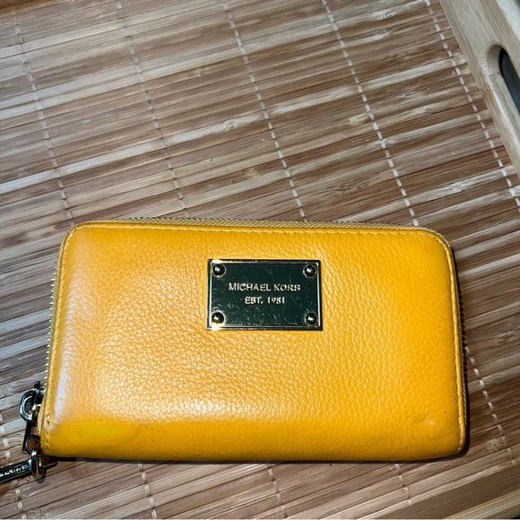 MICHAEL KORS Yellow Wristlet Wallet - Picture 9 of 11